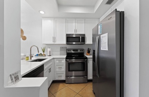 Central Naples Condo | Sunny Naples Getaway- 2BR Condo with Pool, Tennis, & Minutes to Beach