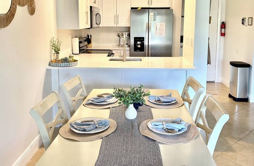 Central Naples Condo | Sunny Naples Getaway- 2BR Condo with Pool, Tennis, & Minutes to Beach