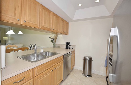 Stuart Condo | Sunny Seashell Haven