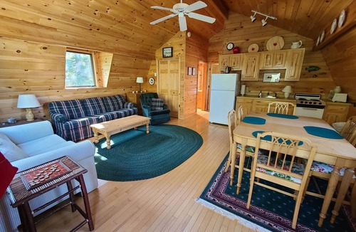 Munising Resort | Sunrise Bay Cottages: Rustic elegance for 32 people in 5 luxury cottages.