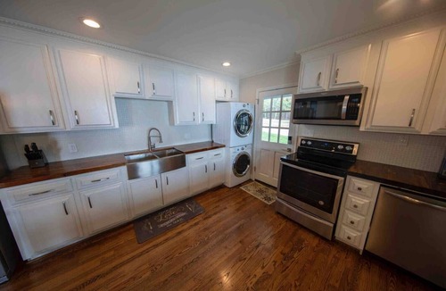 Camden House | Sunset Cottage on Lake Wateree with Dock AND Ramp in a COVE