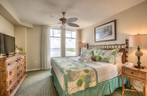 Fort Myers Beach Hotel | Sunset View Stay with Pool & Parking Near Estero Bay Kayaking Routes | 3 Units