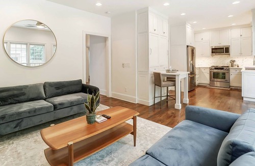 Cotswold House | Sunset Villa - 10 mins. from Uptwn Charlotte in Cotswold - Stylish&Chic - Fenced - PetsOK - Fire pit