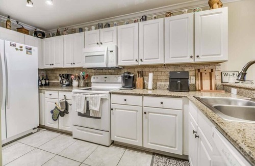 Innerarity Townhomes Condo | Sunsets and Serenity on Perdido Bay- 2 Kayaks+Pool