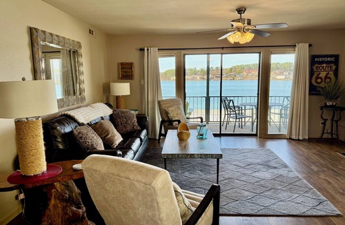 Hot Springs House | "Sunsets on Hamilton" Lakefront Condo!