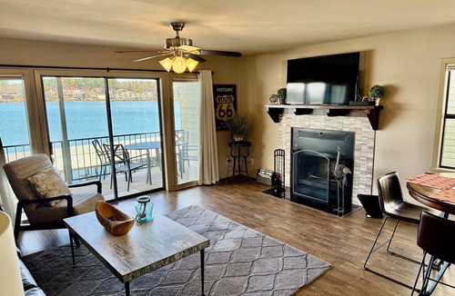 Hot Springs House | "Sunsets on Hamilton" Lakefront Condo!