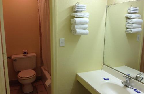 Siloam Springs Hotel | Super 7 Inn-Siloam Springs