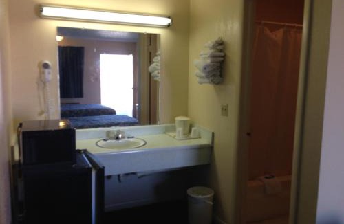 Siloam Springs Hotel | Super 7 Inn-Siloam Springs