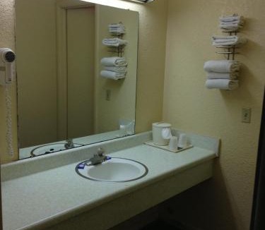 Siloam Springs Hotel | Super 7 Inn-Siloam Springs