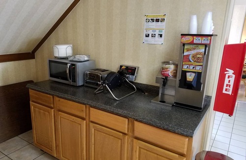 Bentonville Hotel | Super 8 by Wyndham Bentonville