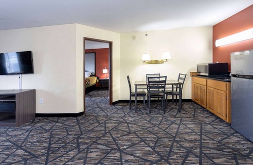 Big Rapids Hotel | Super 8 by Wyndham Big Rapids