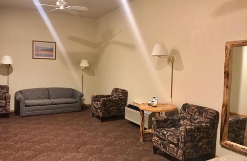 Mackinaw City Hotel | Super 8 by Wyndham Bridgeview of Mackinaw City