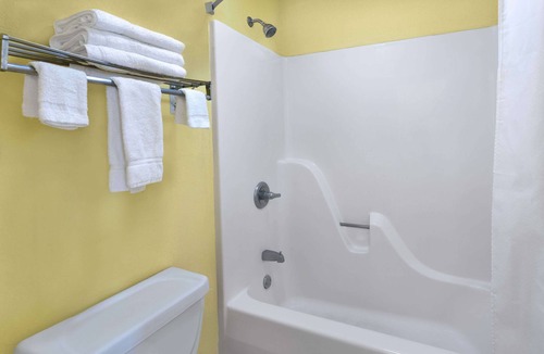 Breaux Bridge Hotel | Super 8 by Wyndham Breaux Bridge