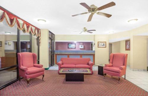 Mohawk Hotel | Super 8 by Wyndham Bulls Gap Greeneville Area