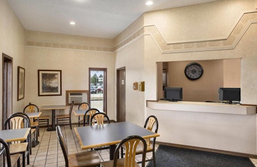 Carbondale Hotel | Super 8 by Wyndham Carbondale