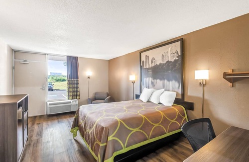 Commerce Hotel | Super 8 by Wyndham Commerce