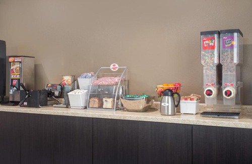 Eau Claire Hotel | Super 8 by Wyndham Eau Claire I-94