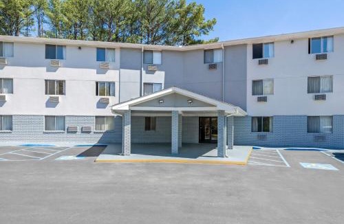 Homewood Hotel | Super 8 by Wyndham Homewood Birmingham Area