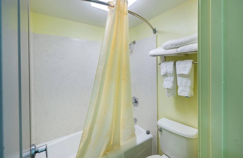 Greater Belhaven Hotel | Super 8 by Wyndham Jackson MS Near the Fairgrounds