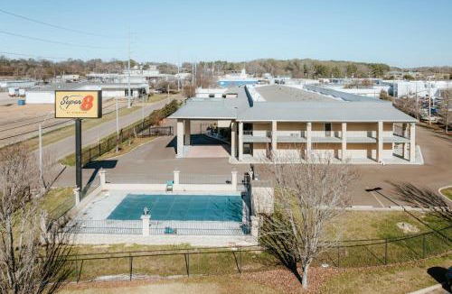 Greater Belhaven Hotel | Super 8 by Wyndham Jackson MS Near the Fairgrounds