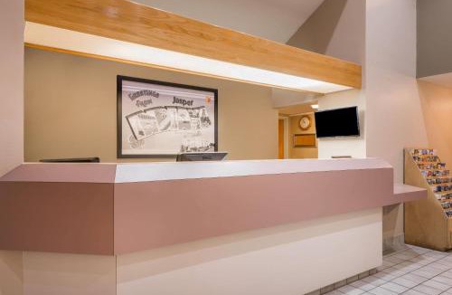 Jasper Hotel | Super 8 by Wyndham Jasper