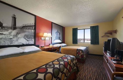 Kalamazoo Hotel | Super 8 by Wyndham Kalamazoo