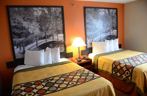 Fairgrounds Hotel | Super 8 by Wyndham Louisville/Expo Center