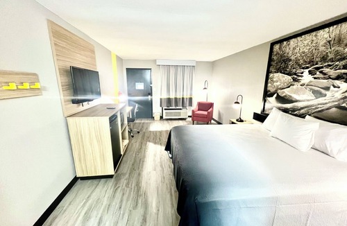Manchester Hotel | Super 8 by Wyndham Manchester TN