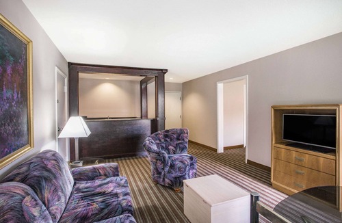 Oxford Hotel | Super 8 by Wyndham Oxford MS University Area