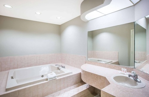 Oxford Hotel | Super 8 by Wyndham Oxford MS University Area