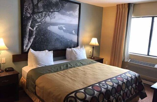 Plover Hotel | Super 8 by Wyndham Plover Stevens Point Area