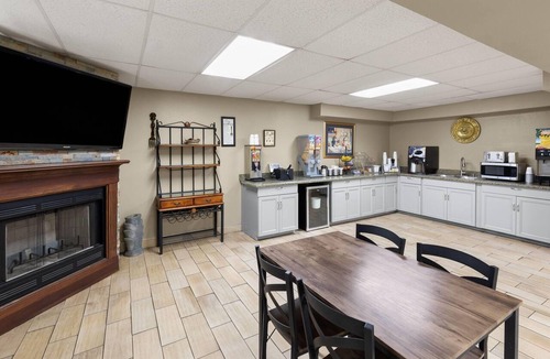 Shepherdsville Hotel | Super 8 by Wyndham Shepherdsville/Louisville South I65