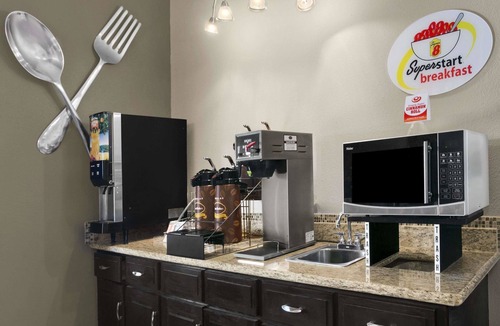 Strafford Hotel | Super 8 by Wyndham Strafford/Springfield Area