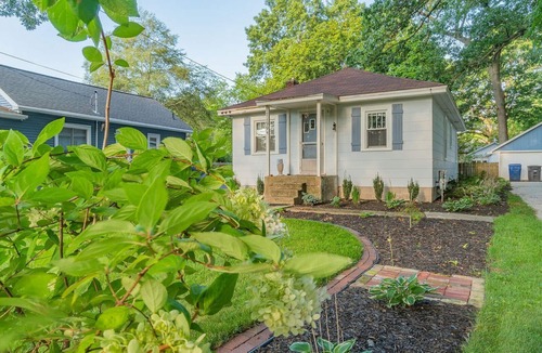 Spring Lake House | Super Cozy 2 Bedroom Home w/Large Yard, Fire Pit, Walk to Spring Lake Beach