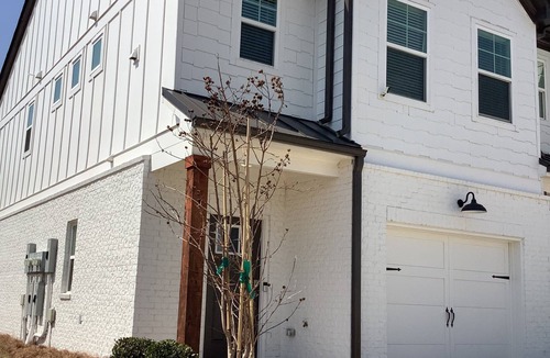 Auburn House | Superb 2-bedroom townhome Modern, Spacious and Charming in Auburn!