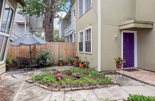 Touro Apartment | Superb Uptown Location!