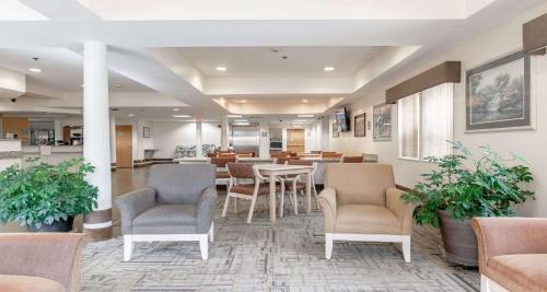 Christiansburg Hotel | SureStay Hotel by Best Western Christiansburg Blacksburg