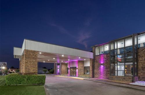 Greenwood Hotel | SureStay Plus Hotel by Best Western Greenwood