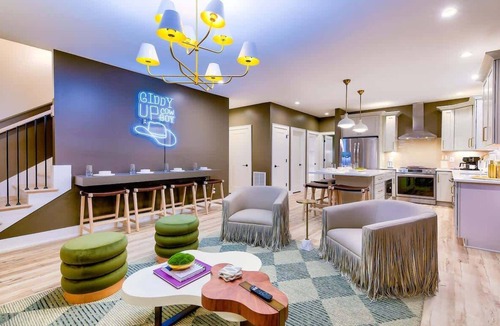 Katie Hill Neighborhood House | Swanky Nash Retreat - 14 Beds, Hot Tub & Game Room