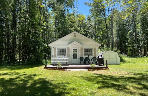 Burt Lake Cottage | Sweet 2BRM + 1BATH COTTAGE with Lake Access + Mooring! FISH! BOAT!