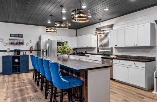 Black Bear Falls Cabin | Sweet Escape By Ghosal Luxury Lodging