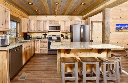 Sevierville Cabin | Sweet Mtn Retreat with Theater, Game Room with Ping Pong, Amazing Mtn Views, EV