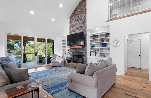Houston House | Sweet Retreat - Great Views Of The Lake!