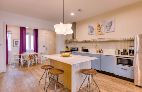 Buena Vista House | Swiftie-Inspired Nash Stay + Balcony | Walkable to Broad | The Eras Escape