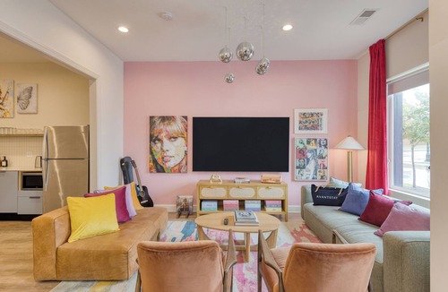 Buena Vista House | Swiftie-Inspired Nash Stay + Balcony | Walkable to Broad | The Eras Escape