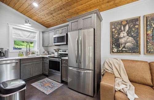 Wildwood House | Sycamore Grove | 2 Luxury Villas w/lagoon +hot tub