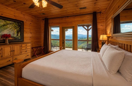 Pittman Center Cabin | Sycamore Mansion: Elevator, Views, Games, Hot Tubs Galore!