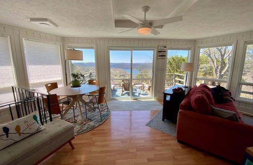 Eureka Springs House | Table Rock Lakeview Home Retreat: Stunning Sunsets, Close to Eureka Springs