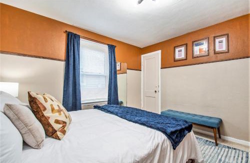 South Bend House | Tahanan - Cozy 4BD Near Downtown & UND - Gameroom