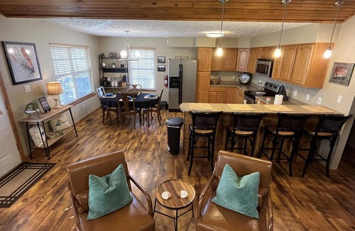 Norfork House | Tailwaters Trout and Lake Retreat! Inviting home minutes to River and Lake!